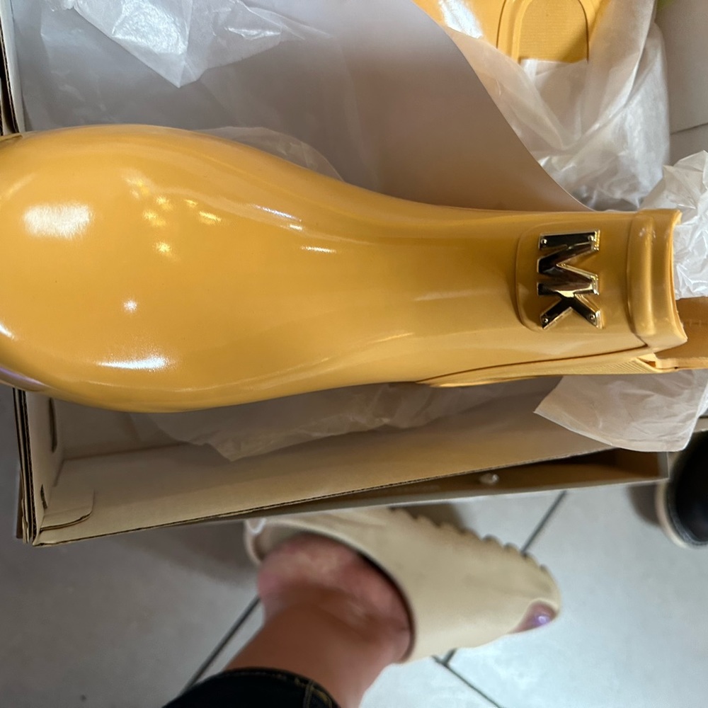 Michael Kors boots - Picture 4 of 6